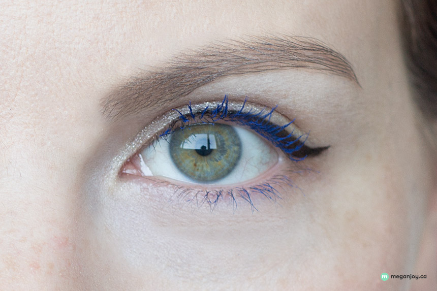 blue mascara eye