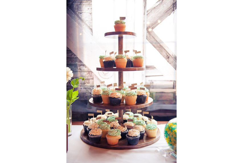 Wedding Wednesday – DIY Cupcake Stands
